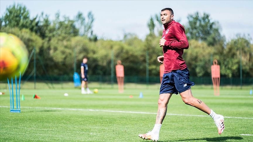 Burak Yılmaz Fransa’nın Lille takımı ile 2 yıllık sözleşme imzaladı