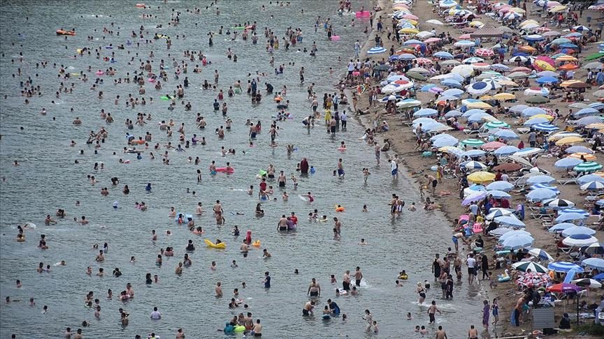 Amasra’ya bir günde nüfusunun 10 katı tatilci geldi