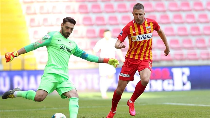 Kayserispor Artem Kravets ile yollarını ayırdı