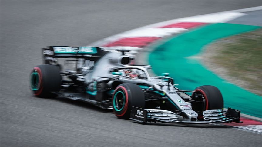 Formula 1’de Hamilton’dan üst üste üçüncü zafer
