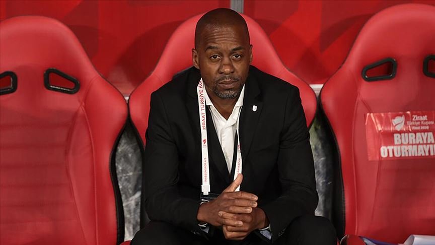 Trabzonspor yeni sezonda Eddie Newton ile devam etme kararı aldı