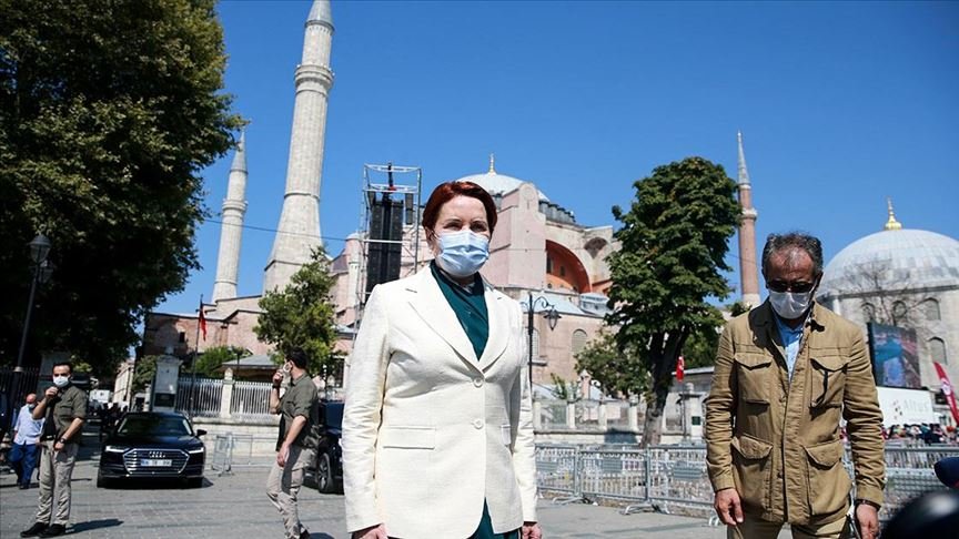 İYİ Parti Genel Başkanı Akşener Ayasofya-i Kebir Cami-i Şerifi’ni ziyaret etti