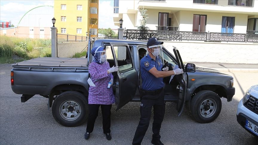 Erzurum’da Kovid-19 ile mücadele için ‘çat kapı’ ekibi kuruldu
