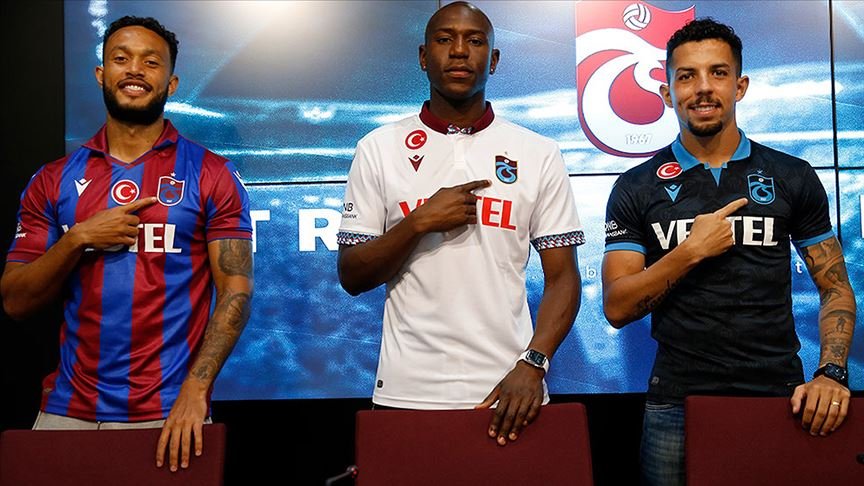 Trabzonspor’da yeni transferler için imza töreni