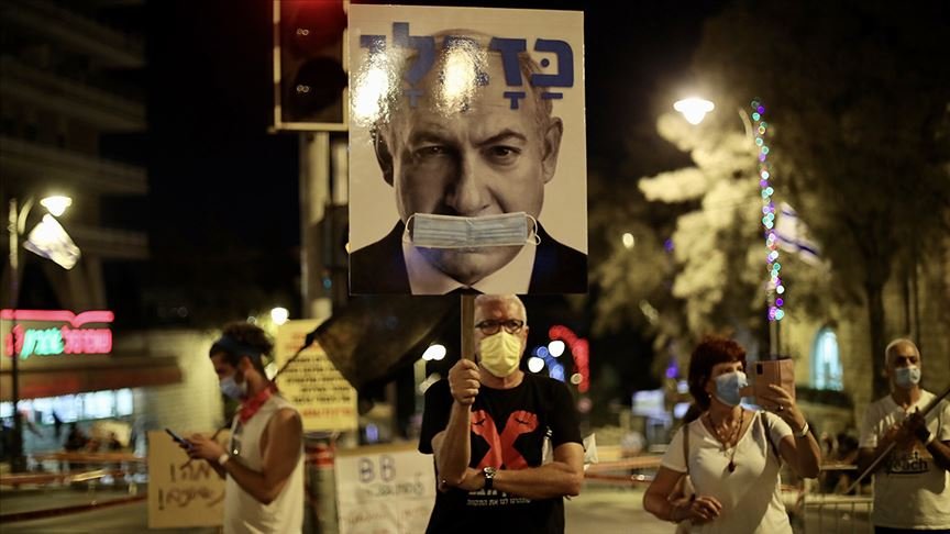 İsrail’de Kovid-19 karantinasına rağmen Netanyahu karıştı gösteriye binlerce kişi katıldı