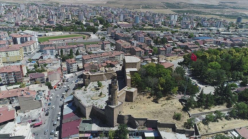 Niğde’de kamu kurum ve kuruluşlarında mesai düzenlemesine gidildi