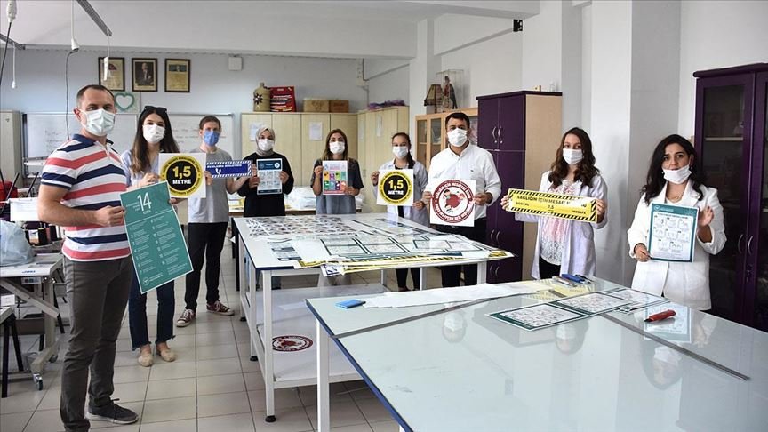 Bursa’daki meslek lisesinde 21 il için Kovid-19 bilgilendirme materyali üretildi