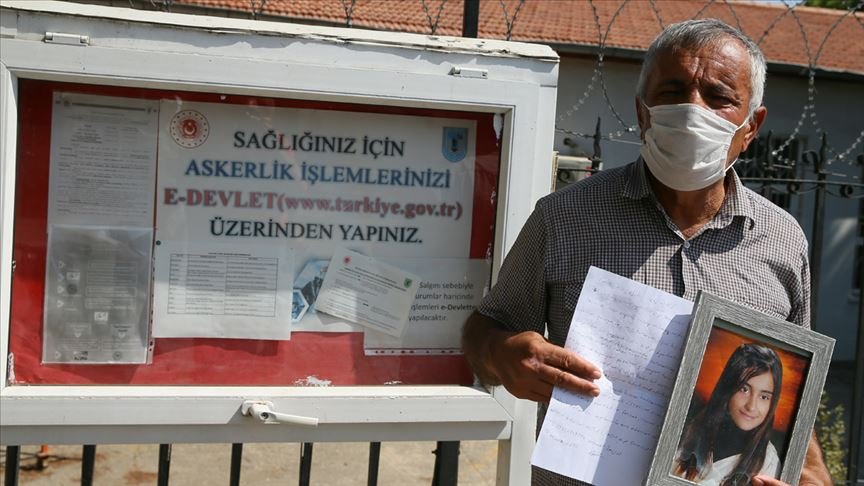 İzmir’de evlat nöbeti tutan baba, asker olmak için dilekçe verdi