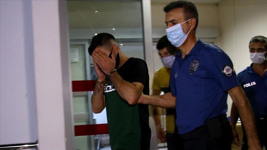 Adana’da kız arkadaşını darbeden ve 9. kattaki balkondan sarkıtan kişi operasyonla yakalandı