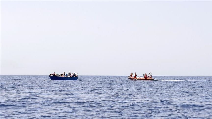 Akdeniz’de düzensiz göçmenleri taşıyan lastik botun batması sonucu 24 kişi öldü