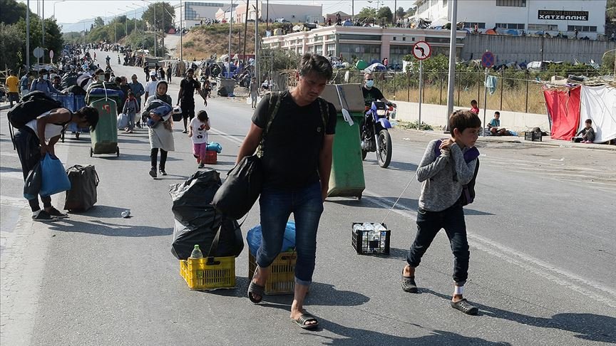 Moria’da sığınmacıların büyük bölümü kampa yerleştirildi