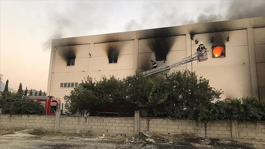Denizli’de kuruyemiş ve bakliyat işletmesinde patlama