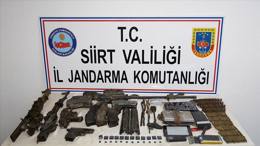 Siirt’te etkisiz hale getirilen teröristlere ait silah ve mühimmat ele geçirildi