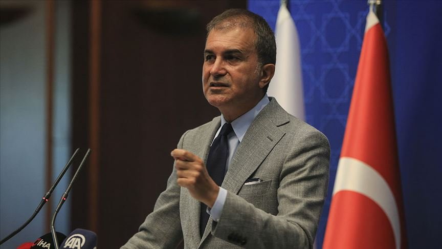 AK Parti Sözcüsü Çelik’ten Halil Sezai’ye tepki: Bu azgın ve ahlaksız şiddeti uygulayanın sanatçılığından bahsedilemez