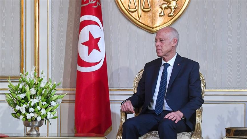 Tunus Cumhurbaşkanı’ndan eski rejim üyelerine engelleme