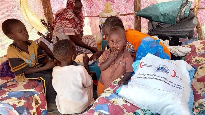Türk Kızılay Sudan’da sel mağdurlarına gıda yardımı dağıttı