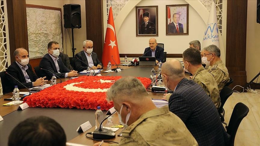 Bakan Soylu: Hakkari’de operasyonda çıkan çatışmada bir terörist ölü ele geçirildi