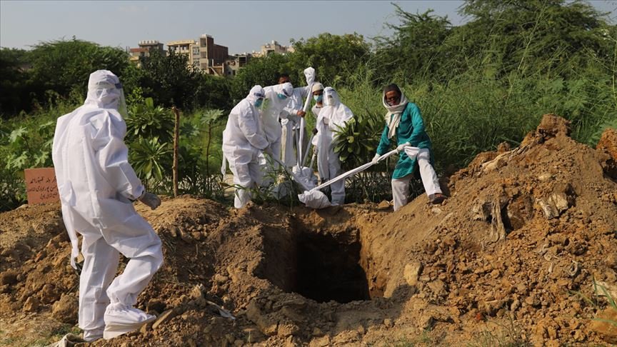 Kovid-19’dan son 24 saatte Hindistan’da 964 kişi öldü