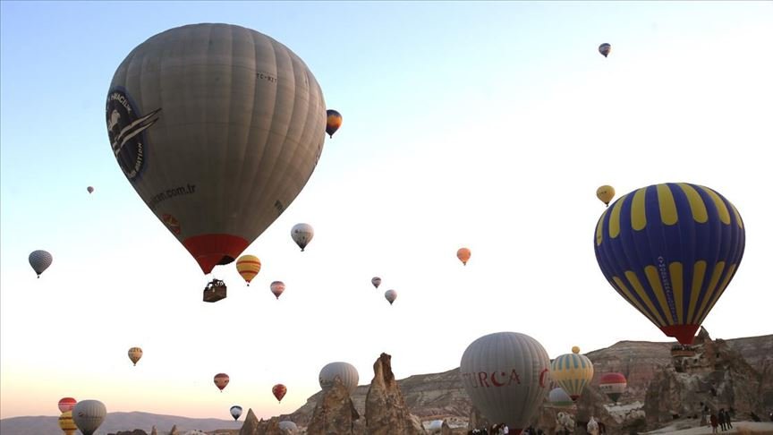 Sıcak hava balonları Kapadokya’ya renk katıyor