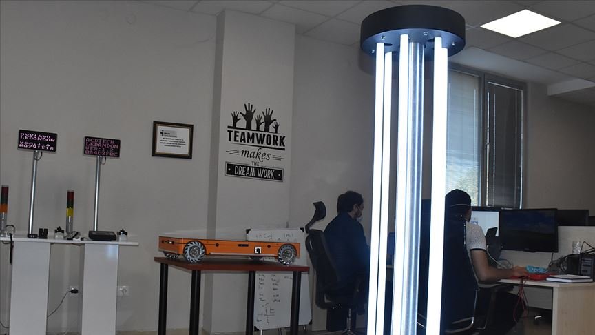 Kovid-19’dan korunmak için ‘temassız’ dezenfeksiyon robotu geliştirdiler