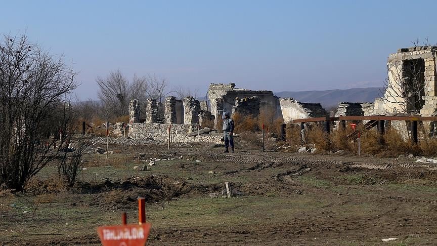 Ermenistan ateşkese rağmen Azerbaycan’ın sivil yerleşim birimlerine saldırılarını sürdürüyor