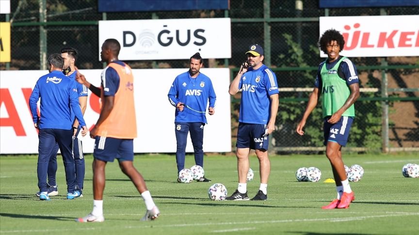 Fenerbahçe Teknik Direktörü Erol Bulut’tan Azerbaycan’a destek