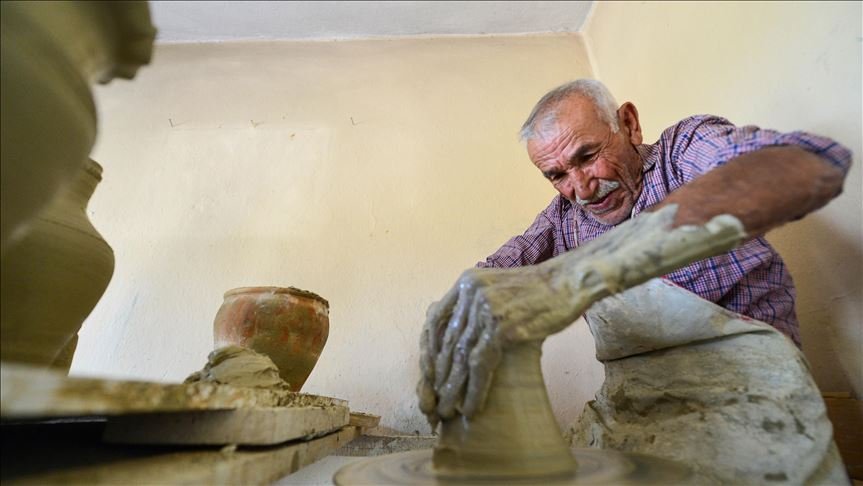 “Çömlekçi Halil dede”, yarım asırdır çamuru sanata dönüştürüyor