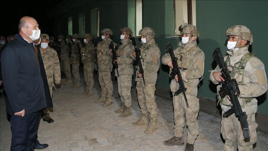 İçişleri Bakanı Soylu, İkiyaka Dağları’ndaki üs bölgesini ziyaret etti