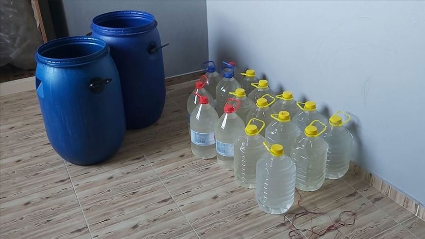 Adana’da 1585 litre sahte içki ele geçirildi