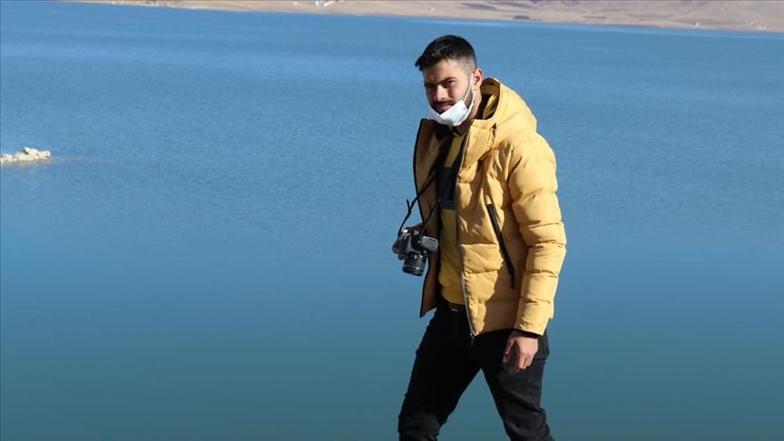 Suriyeli genç, ailesine kucak açan Türkiye’ye teşekkür için yardımdan yardıma koşuyor