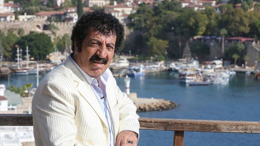 ‘Elazığlı Müslüm’ benzerliğiyle Müslüm Gürses’in hatıralarını yaşatıyor