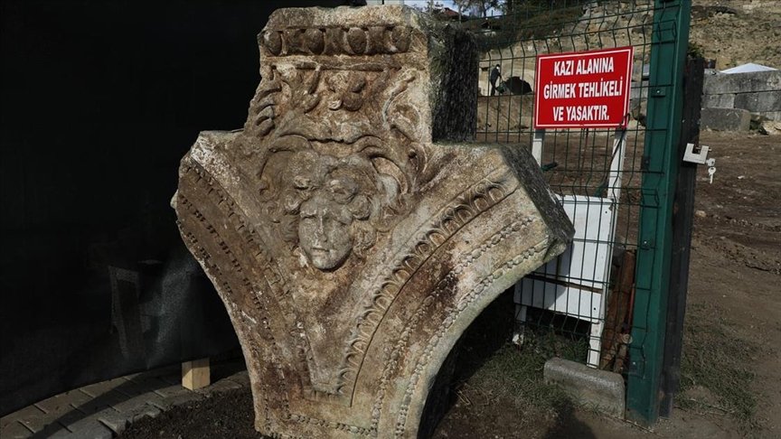 Düzce’deki antik kentte medusa başı bulundu