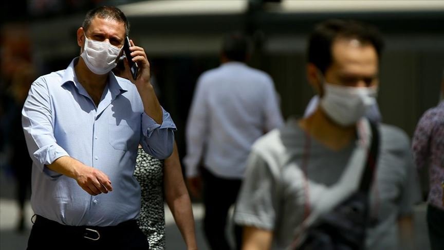 İzmir’de Kovid-19 tedbirleri kapsamında sokakta sigara içmek yasaklandı