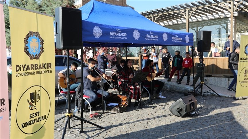 Diyarbakır’da Küçede sanat var müzik etkinliği