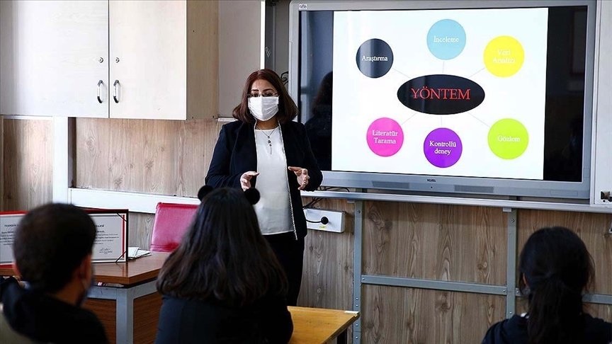 Anne ve babasının izinden giden ‘Çalıkuşu’ öğrencilerini TÜBİTAK ile geleceğe hazırlıyor