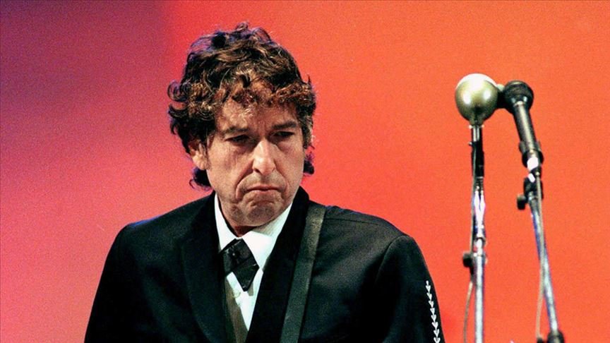 Bob Dylan’ın yayımlanmamış şarkı sözlerinin olduğu belgeler 495 bin dolara satıldı
