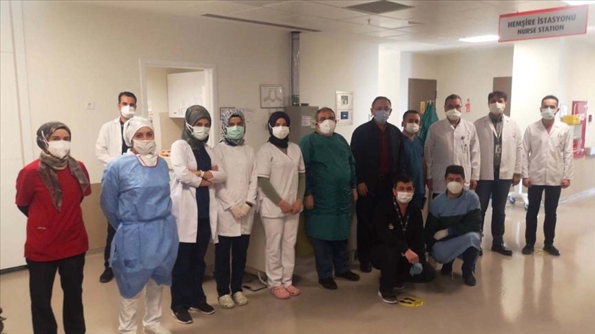 Kayseri’de Kovid-19 tedavisi gören AK Parti Genel Başkan Yardımcısı Özhaseki ve eşi taburcu edildi