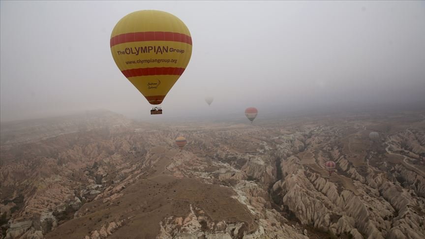 Kapadokya’da balonlar ‘sis denizi’nde uçtu