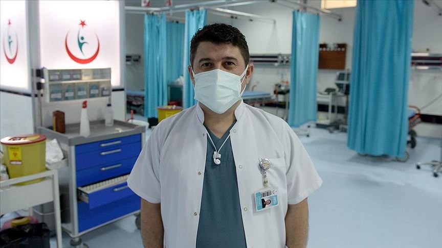 ‘Çaresiz kalıp oksijen cihazına bağlandığınızda hastalığın ciddiyetini fark ediyorsunuz’