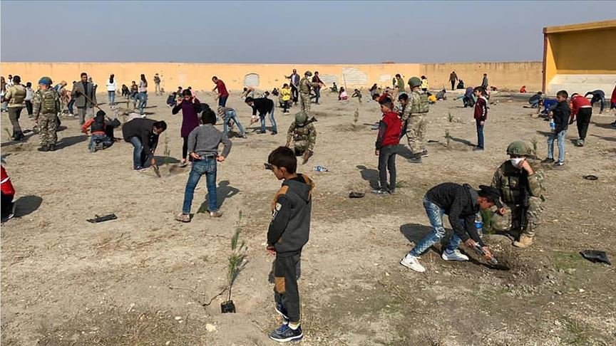 Mehmetçik Tel Abyad’a 740 fidan dikti