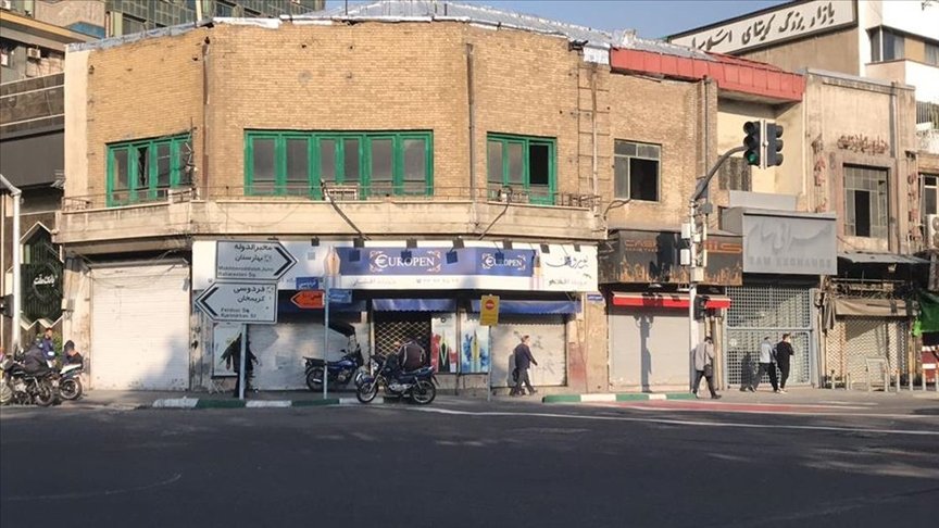 İran’da Kovid-19 kısıtlamaları nedeniyle çarşı ve pazarlar kapalı