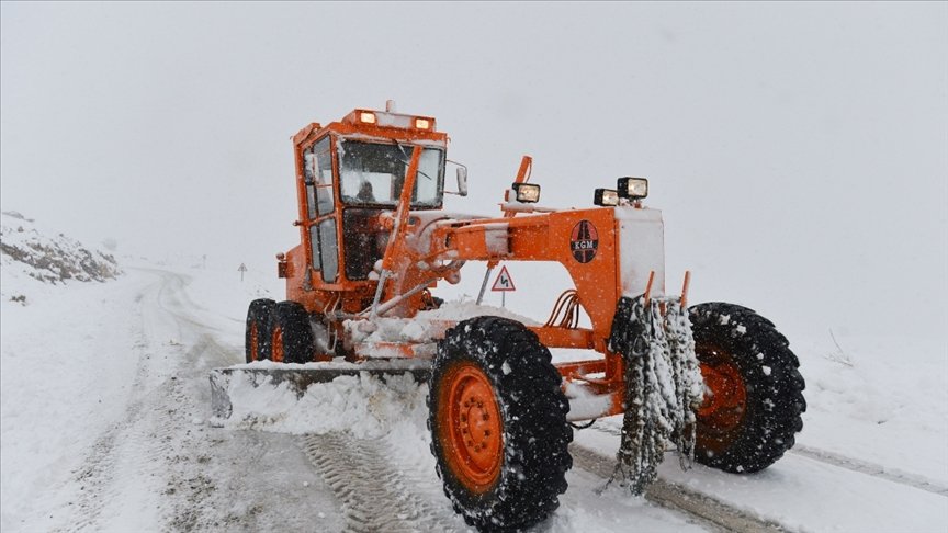 Tunceli’de kar ve tipi nedeniyle 58 köy yolu ulaşıma kapandı