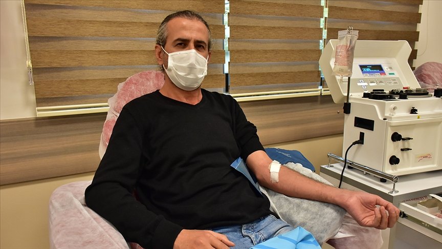 Kovid-19’u yenen doktor immün plazma bağışıyla hastalara umut oluyor
