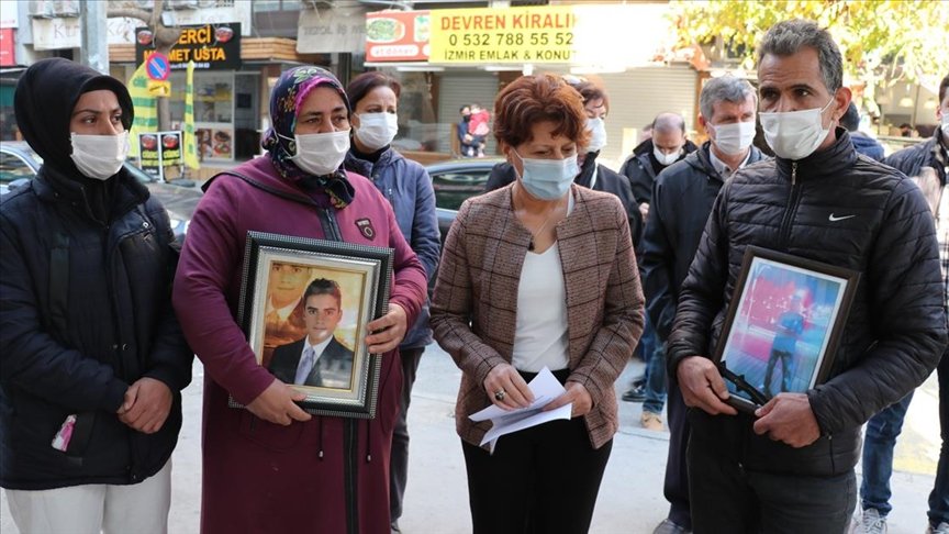 HDP İzmir İl Başkanlığı önündeki ‘evlat nöbeti’ devam ediyor