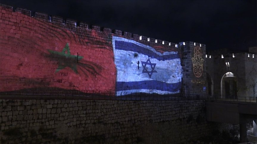 İsrail, Rabat yönetimiyle varılan anlaşmayı kutlamak için Kudüs’ün surlarına Fas bayrağını yansıttı
