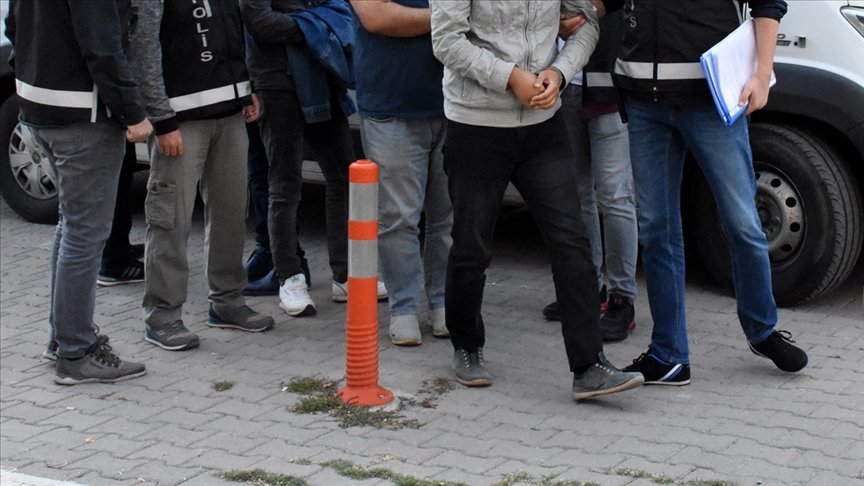 İzmir merkezli 39 ilde FETÖ’nün TSK yapılanmasına operasyon: 63 gözaltı