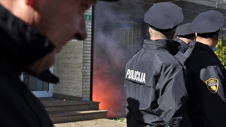 Bosna Hersek’teki seçimlerde usulsüzlük yapıldığı iddiasıyla Srebrenista ve Tuzla’da operasyon düzenlendi