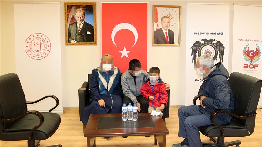 Muş’ta ikna çabaları sonucu teslim olan terörist ailesiyle buluşturuldu