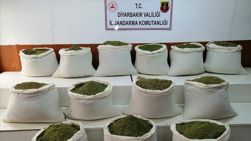 Diyarbakır’ın Lice ilçesi kırsalında 1 ton 16 kilogram esrar ele geçirildi