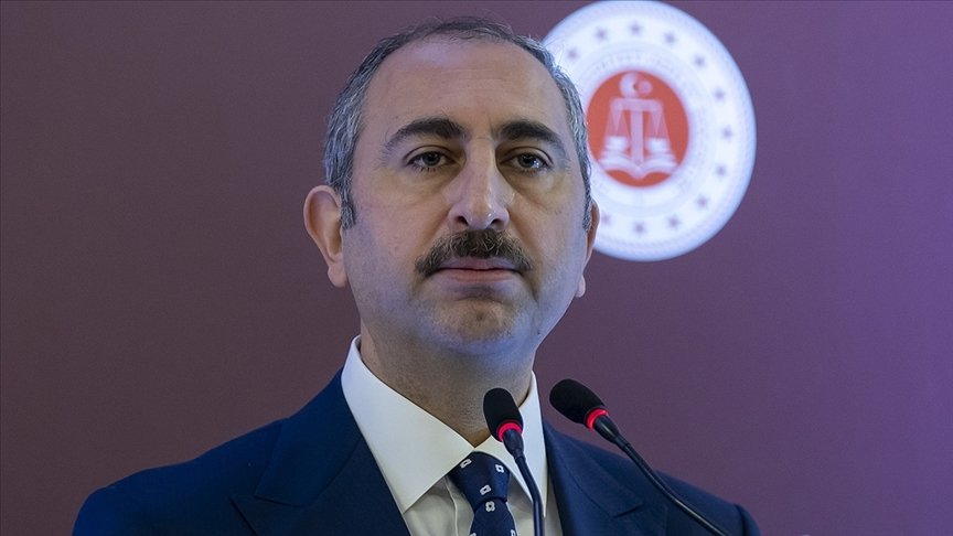 Adalet Bakanı Gül: Aylin Sözer’i katleden caninin hak ettiği cezayı alması için yargı gerekeni yapacaktır